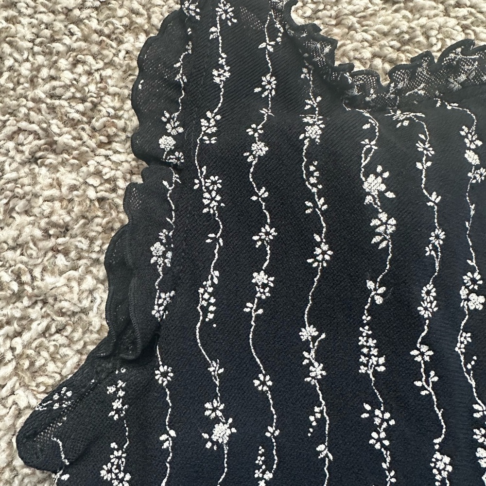 Y2K Black and White Floral Crop Top - Picture 6 of 6